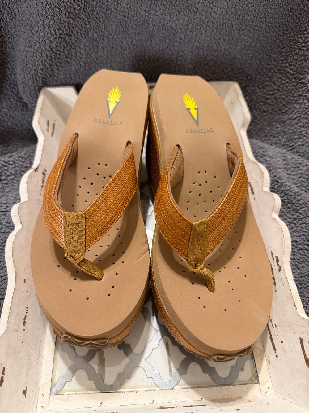 Volatile Women’s Tan Woven Platform Thong Sandals size 8